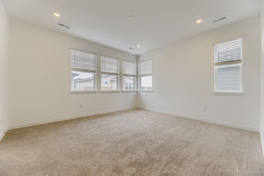 Spacious, unfurnished interior of a new home in , Centennial (Image 10).