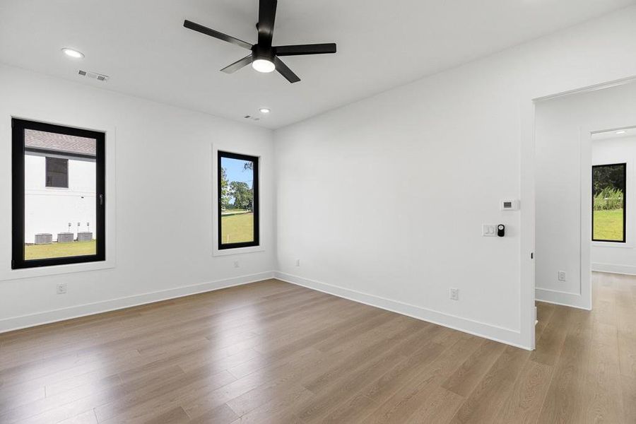 Spacious, unfurnished interior of a new home in , Jefferson (Image 28).