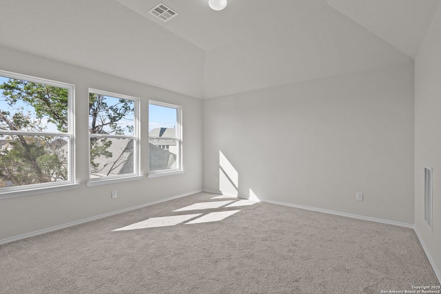Spacious, unfurnished interior of a new home in Davis Ranch, San Antonio (Image 23).