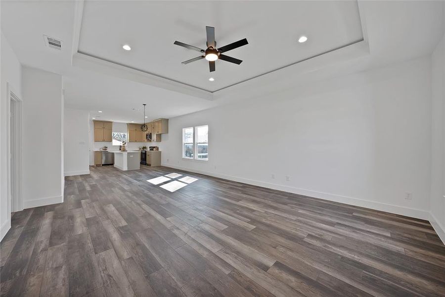 Spacious, unfurnished interior of a new home in , East Tawakoni (Image 12).