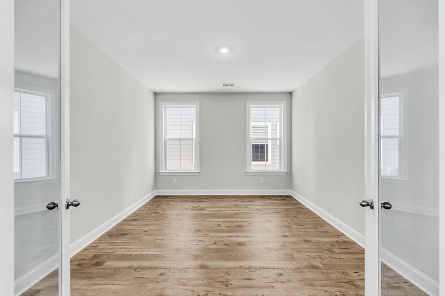 Spacious, unfurnished interior of a new home in , Summerville (Image 16).