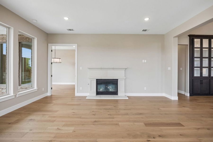 Spacious, unfurnished interior of a new home in Mustang Lakes, Celina (Image 42).