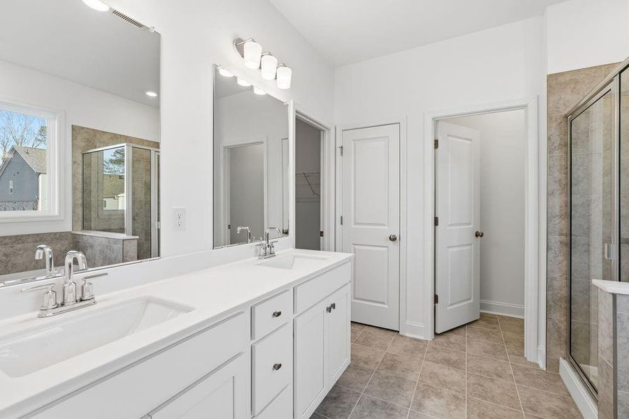 Furnished interior view inside a new home in Auburn Glen, Dacula (Image 8).
