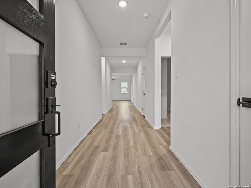 Spacious, unfurnished interior of a new home in Horizon Pointe, San Antonio (Image 17). Spacious, unfurnished interior of a new home in Horizon Pointe, San Antonio (Image 17).