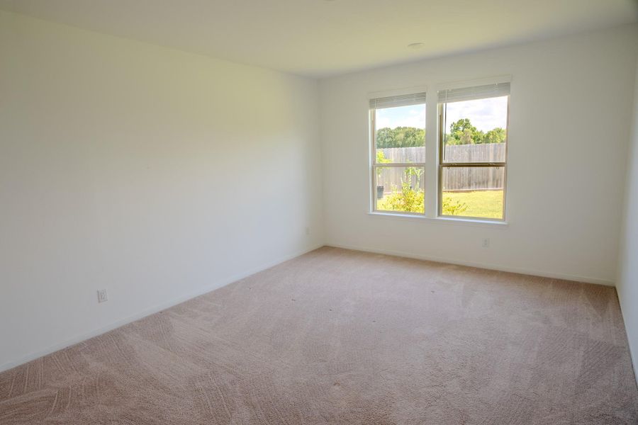 Spacious, unfurnished interior of a new home in Mustang Ridge, Alvin (Image 22).