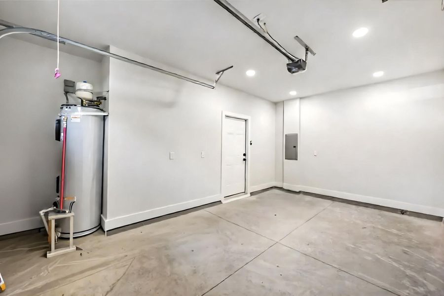 Spacious, unfurnished interior of a new home in , North Charleston (Image 18).