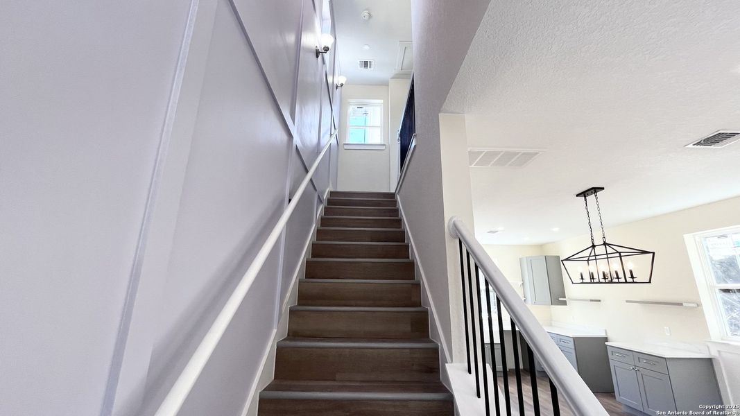 Spacious, unfurnished interior of a new home in , Bandera (Image 10).