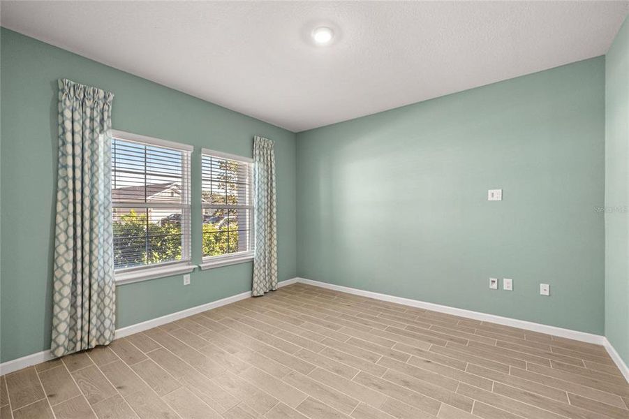 Spacious, unfurnished interior of a new home in Heath Preserve, Ocala (Image 21).