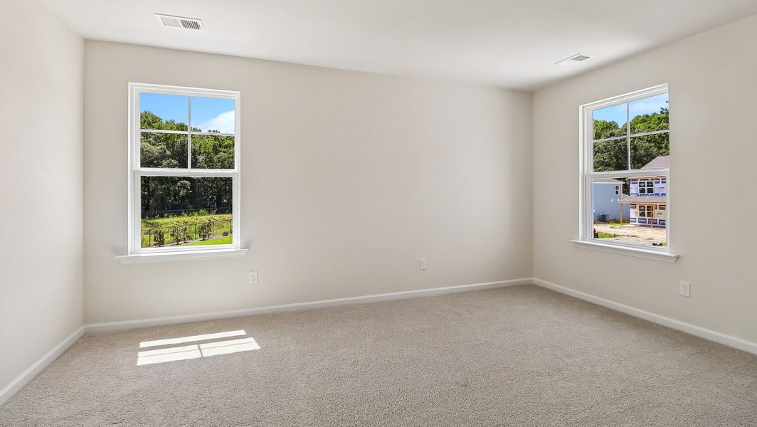 Spacious, unfurnished interior of a new home in Sease's Pond, Gilbert (Image 15).