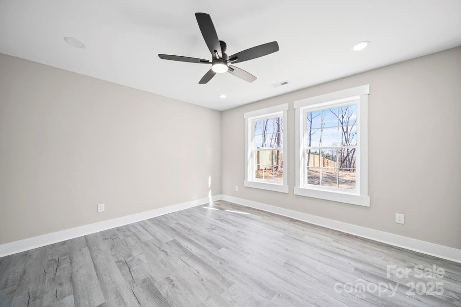 Spacious, unfurnished interior of a new home in , Peachland (Image 18).