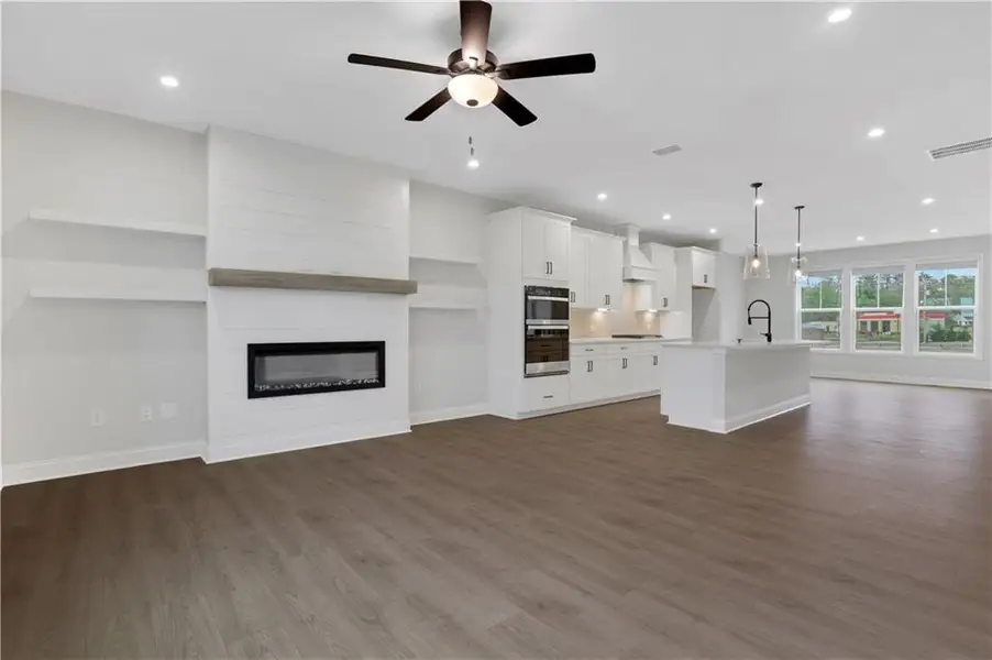 Spacious, unfurnished interior of a new home in Towne Village at Suwanee Dam, Sugar Hill (Image 11). Spacious, unfurnished interior of a new home in Towne Village at Suwanee Dam, Sugar Hill (Image 11).
