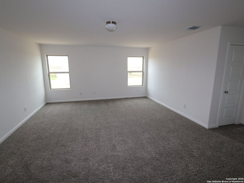 Spacious, unfurnished interior of a new home in Greenspoint Heights, Seguin (Image 21).