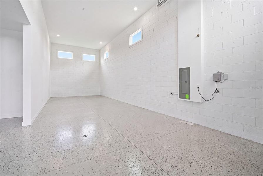 Spacious, unfurnished interior of a new home in Glen Lakes, Weeki Wachee (Image 15). Spacious, unfurnished interior of a new home in Glen Lakes, Weeki Wachee (Image 15).