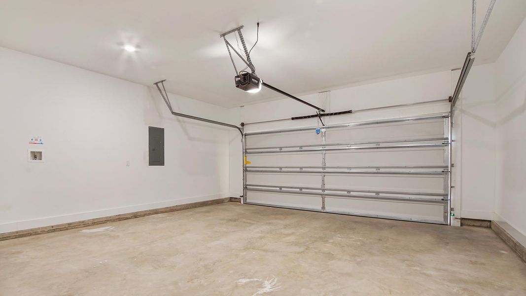 Spacious, unfurnished interior of a new home in Breakfast Point East Phase II, Panama City Beach (Image 33).