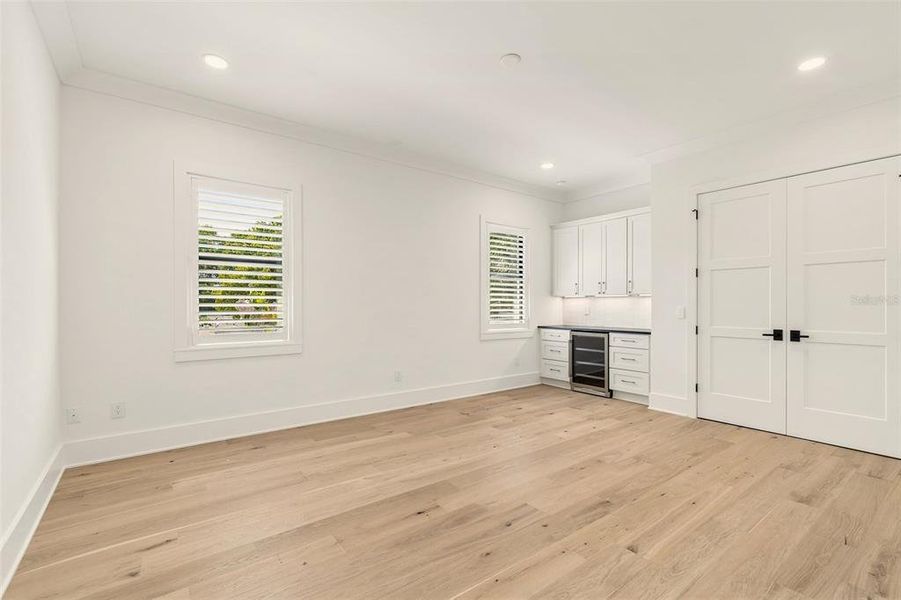 Spacious, unfurnished interior of a new home in , Tampa (Image 28).