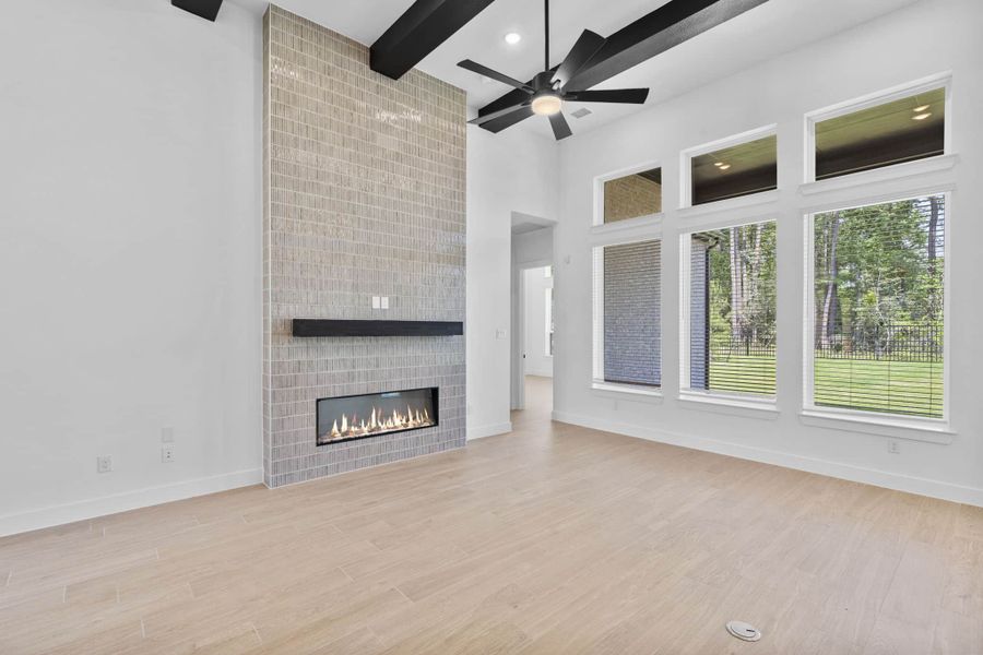 Spacious, unfurnished interior of a new home in Evergreen, Conroe (Image 22).