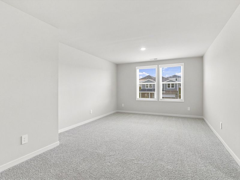 Spacious, unfurnished interior of a new home in The Heritage at Buffaloe Reserve, Raleigh (Image 12).