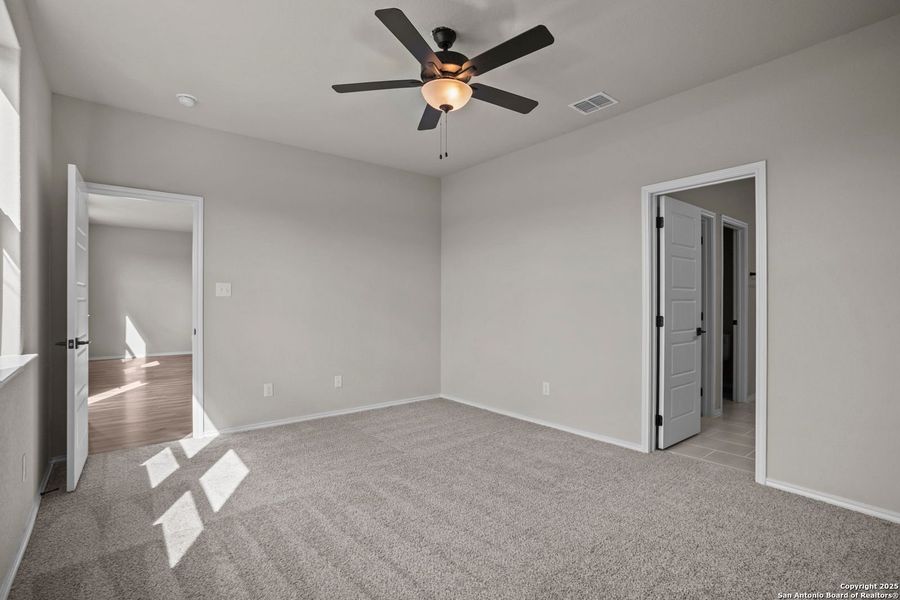 Spacious, unfurnished interior of a new home in Comanche Ridge, San Antonio (Image 30).