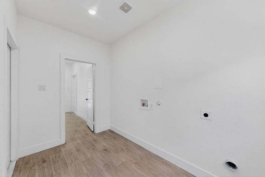 Spacious, unfurnished interior of a new home in , Denison (Image 21).