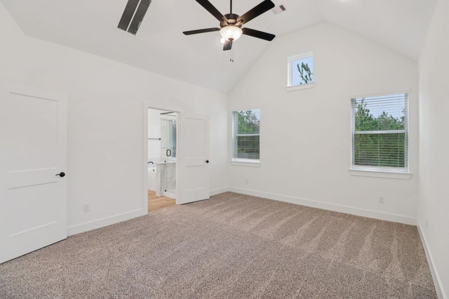 Spacious, unfurnished interior of a new home in Kresston 50's, Montgomery (Image 29).