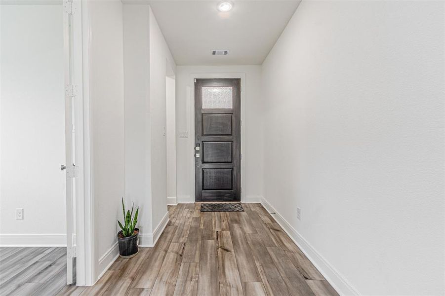 Spacious, unfurnished interior of a new home in , Aubrey (Image 21).