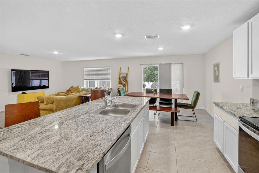 Furnished interior view inside a new home in River Park, Tampa (Image 28).