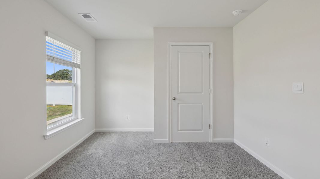 Spacious, unfurnished interior of a new home in Cloverdale Hills, Piedmont (Image 16).