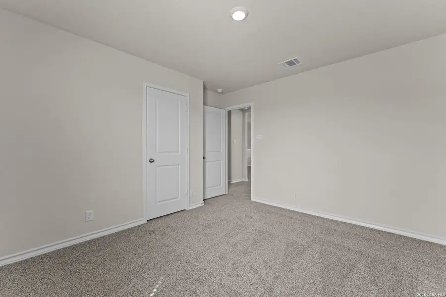 Spacious, unfurnished interior of a new home in Steele Creek, Cibolo (Image 14).