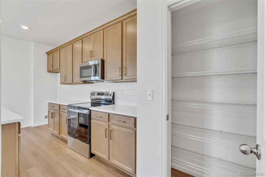 Furnished interior view inside a new home in Turnberry, Commerce City (Image 10).