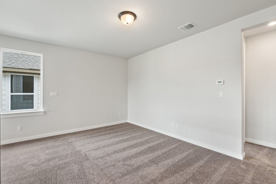 Spacious, unfurnished interior of a new home in Lariat, Liberty Hill (Image 39).