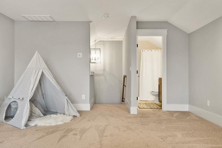 Representative unfurnished interior of a home built from the Harrison by Bill Clark Homes in Sidbury Landing, Wilmington (Image 27).