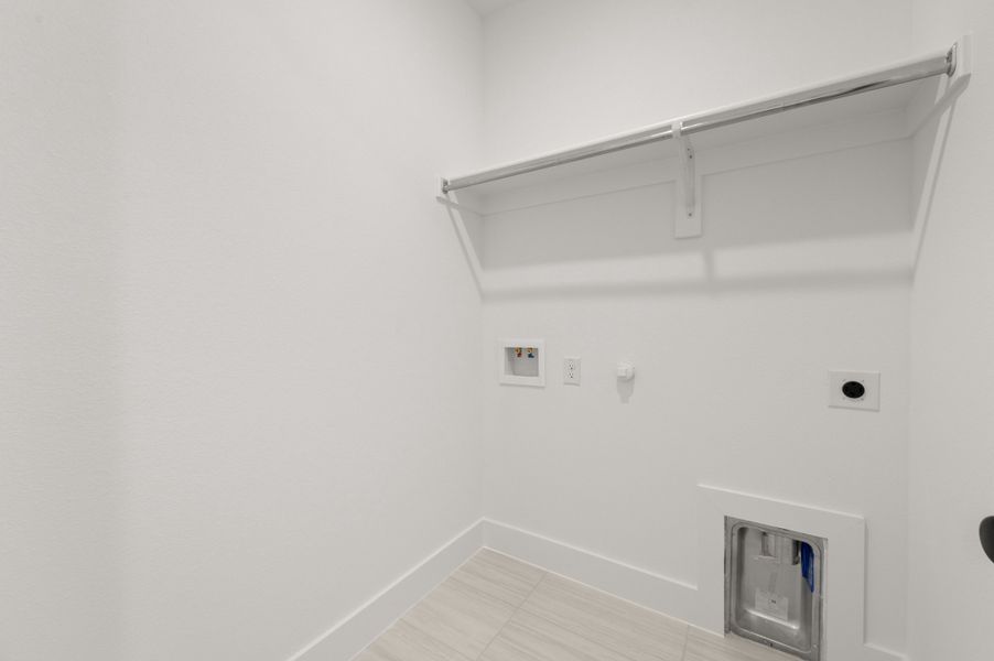 Spacious, unfurnished interior of a new home in Wildflower Ranch, Fort Worth (Image 29).