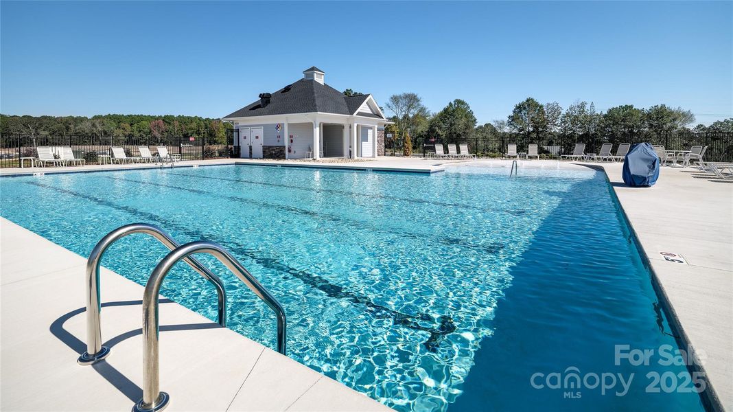 Community amenities in Cardinal Creek, Charlotte (Image 32).