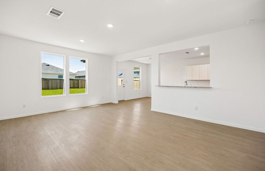 Spacious, unfurnished interior of a new home in Montgomery Bend, Montgomery (Image 25).
