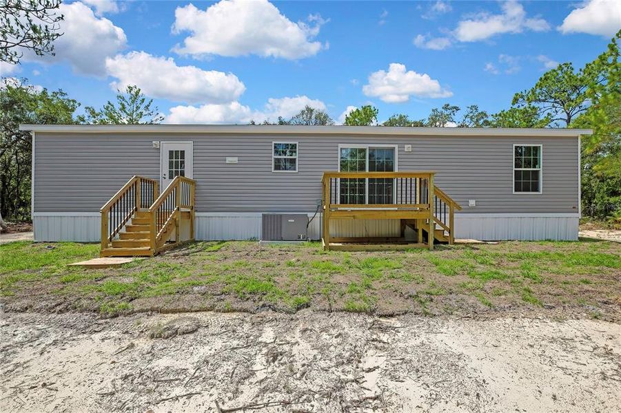 Exterior details and patio area of a home in , Homosassa (Image 23).