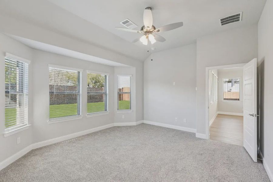 Spacious, unfurnished interior of a new home in Summer Crest, Crowley (Image 26).