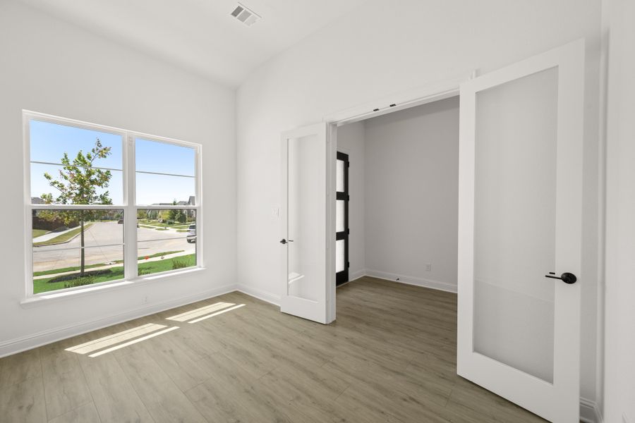Spacious, unfurnished interior of a new home in Redden Farms, Midlothian (Image 16).