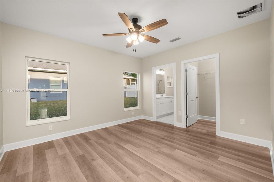 Spacious, unfurnished interior of a new home in , Sebring (Image 15).
