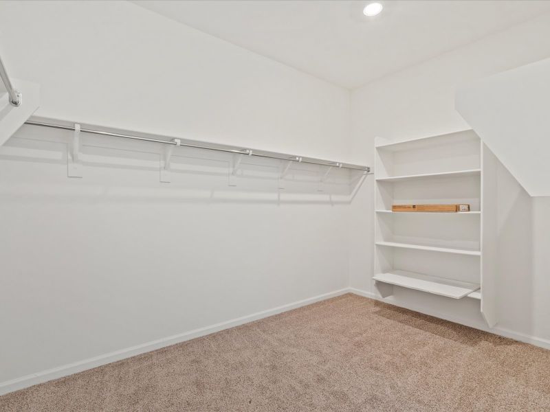 Spacious, unfurnished interior of a new home in Valencia Crossing, Tucson (Image 11).