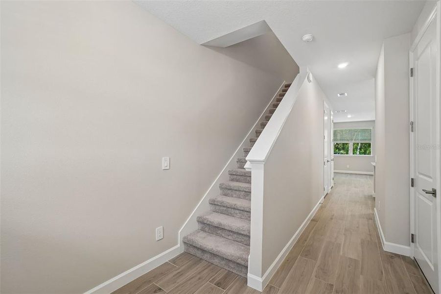 Spacious, unfurnished interior of a new home in , Tampa (Image 15).