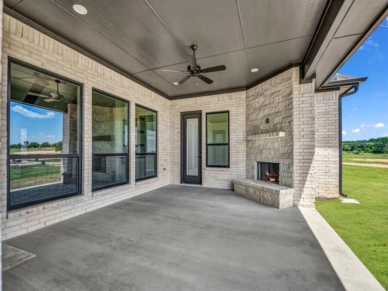 Exterior details and patio area of a home in , Decatur (Image 3).
