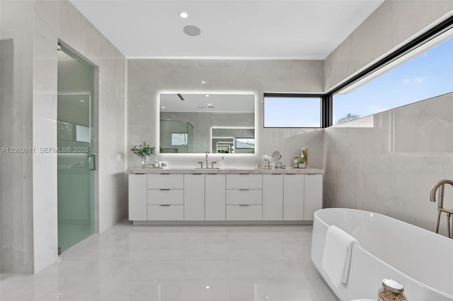 Furnished interior view inside a new home in , Fort Lauderdale (Image 45).