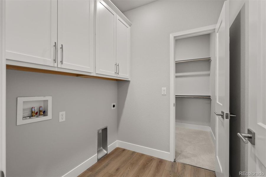 Spacious, unfurnished interior of a new home in Trailside at Cottonwood Creek, Colorado Springs (Image 28).