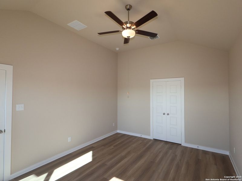 Spacious, unfurnished interior of a new home in Winding Brook, San Antonio (Image 12).