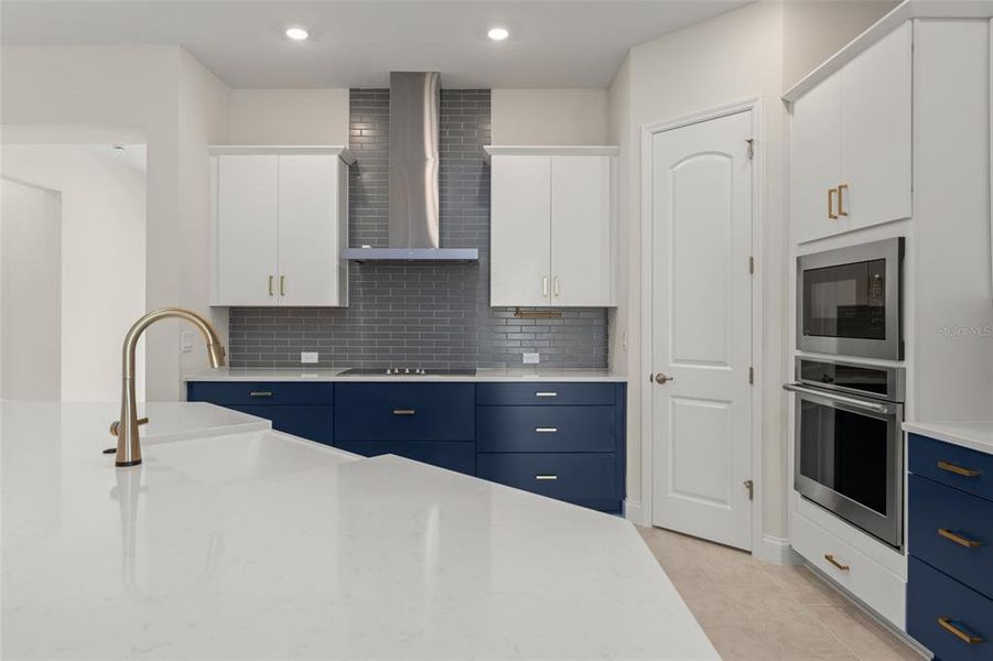Furnished interior view inside a new home in , Orlando (Image 16).