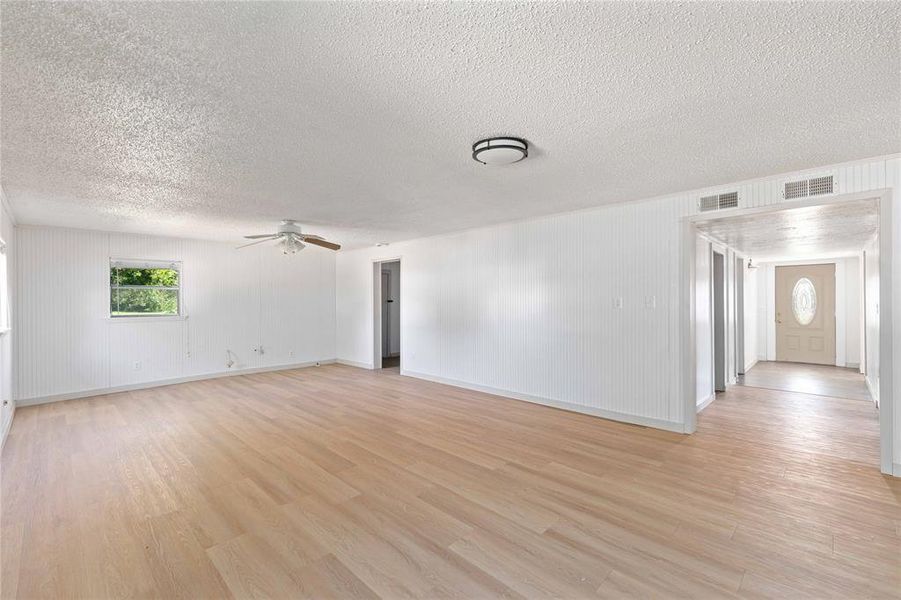 Spacious, unfurnished interior of a new home in , Bangs (Image 13).