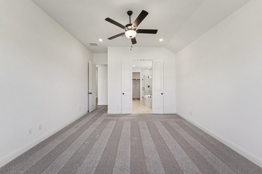 Spacious, unfurnished interior of a new home in Evergreen 50', Conroe (Image 27).