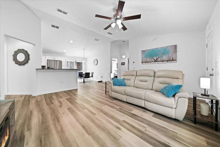 Furnished interior view inside a new home in , Ocklawaha (Image 30).
