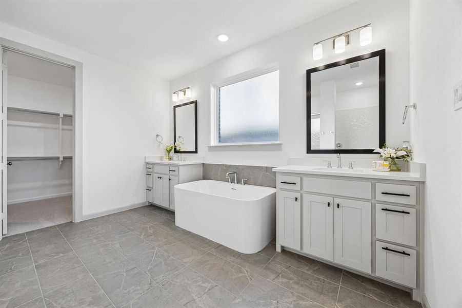 Ample room for two in this wonderful owner's bath! Ample room for two in this wonderful owner's bath!