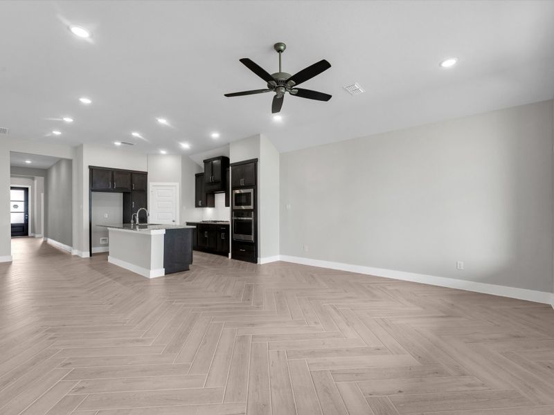 Spacious, unfurnished interior of a new home in Jubilee 50′, Hockley (Image 14).